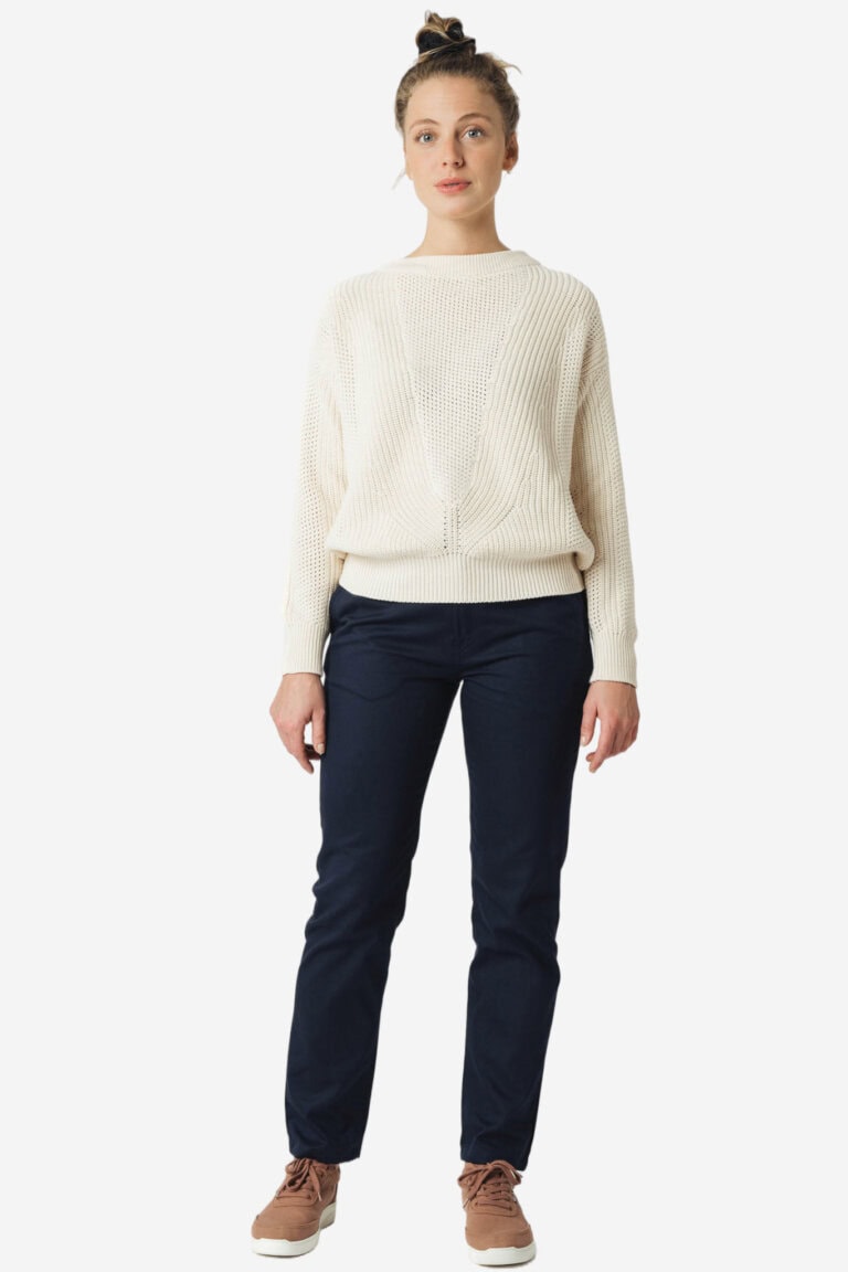 ekologisk tröja stickad seema cremevit modell helbild