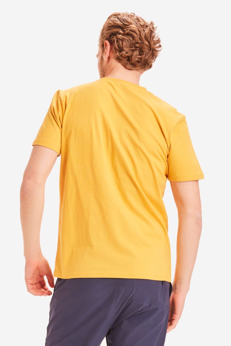 t-shirt wave owl alder gul modell bakifrån