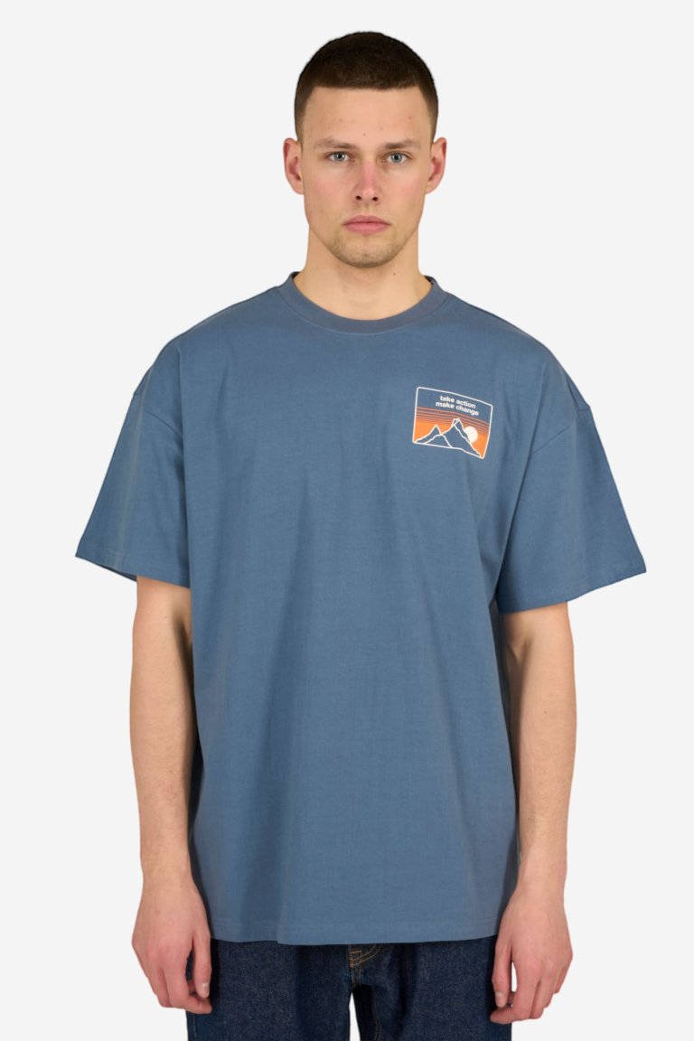 ekologisk t-shirt oversized take action make change blå modell