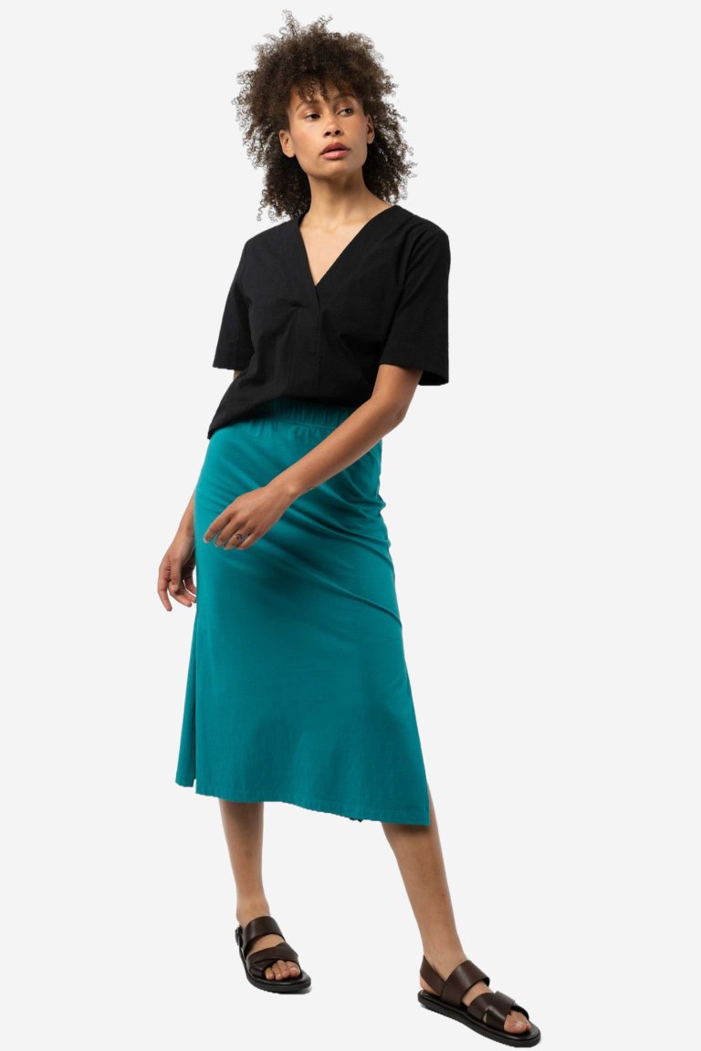 ekologisk midikjol divari blågrön modell helbild