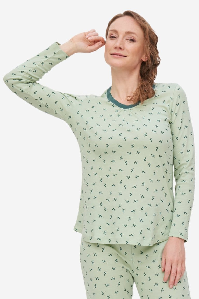 ekologisk nattröja dam haily lövtryck mintgrön modell arm