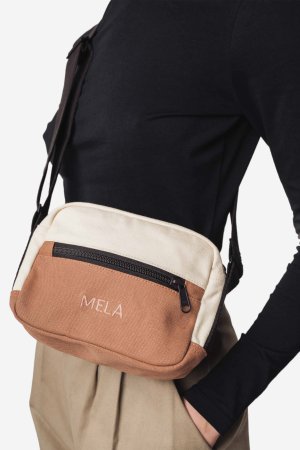 ekologisk axelremsväska patni brun/naturvit modell dam närbild