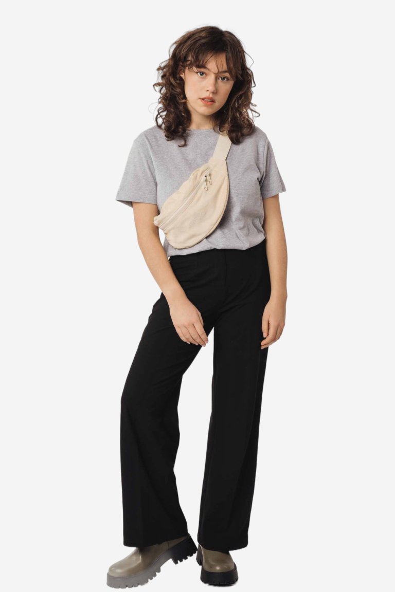 ekologisk midjeväska bhavin cremevit modell dam helbild