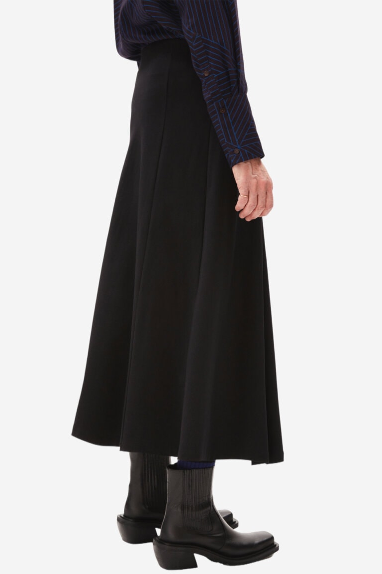 ekologisk kjol a-formad avaa-lou svart modell sidan