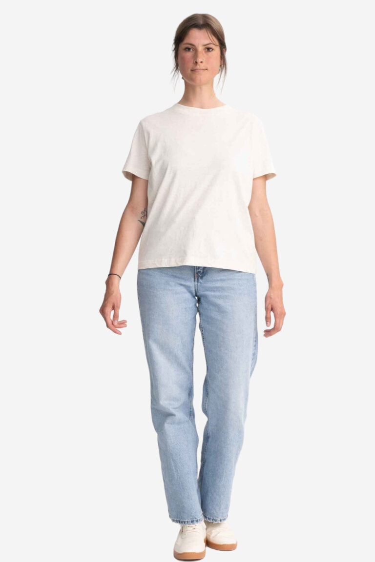 ekologisk t-shirt dam khira cremevit modell helbild