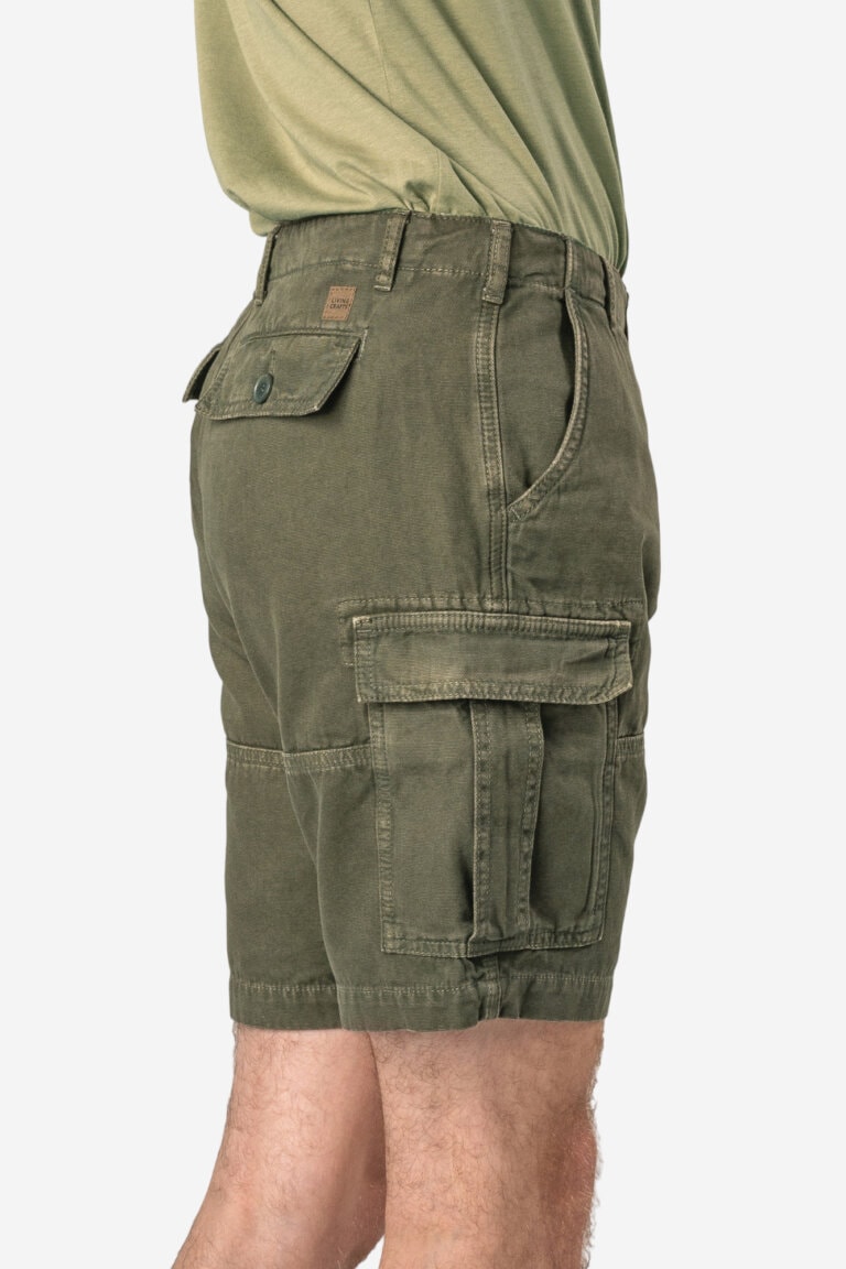 ekologiska cargoshorts rico khakigrön modell sidan2