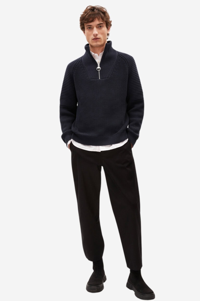 ekologisk troyer ribbstickad kaalves marinblå modell helbild