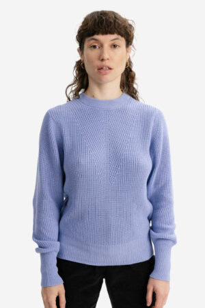 ekologisk tröja strukturstickad gauri blå modell