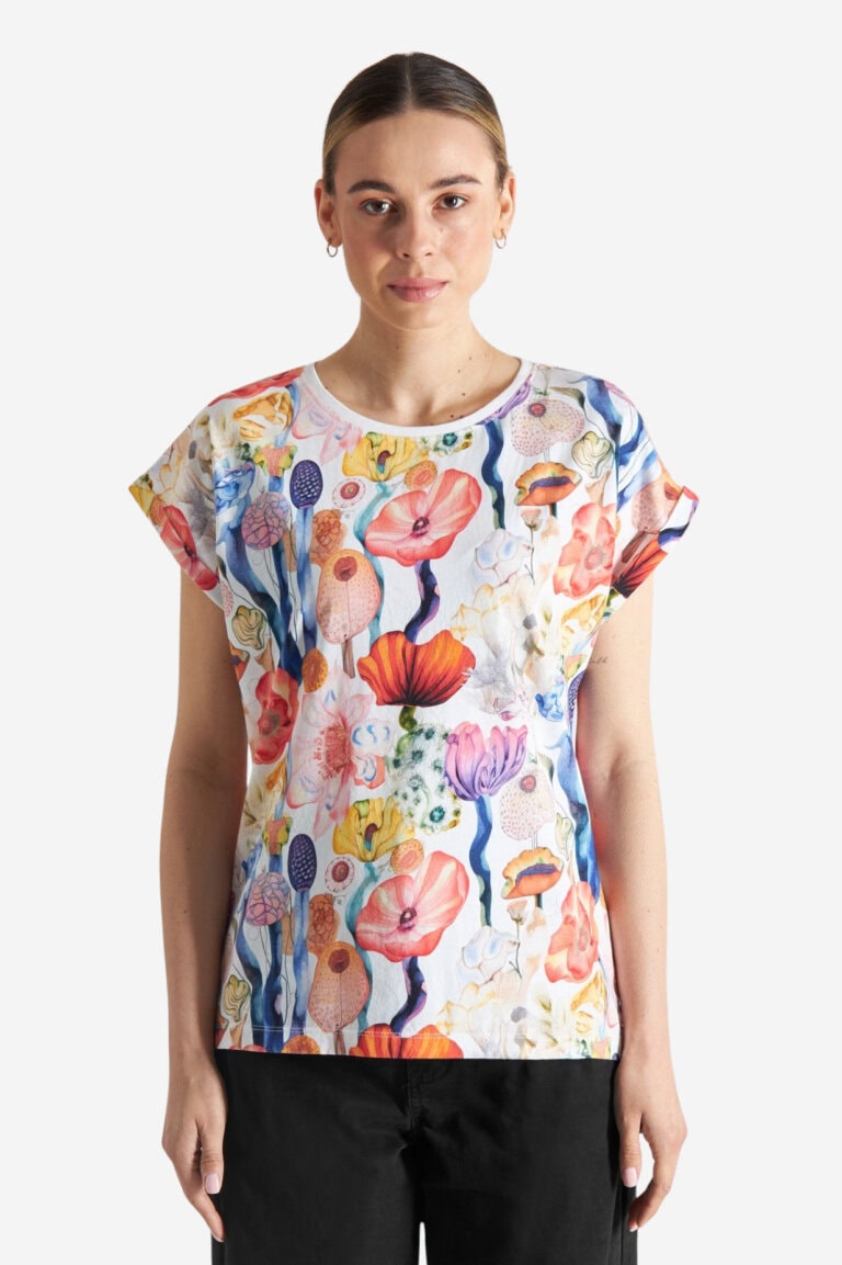 ekologisk t-shirt fantasy flowers aop visby modell