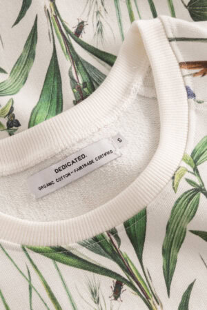 ekologisk tröja sweatshirt dam flower field aop ystad detalj halsringning