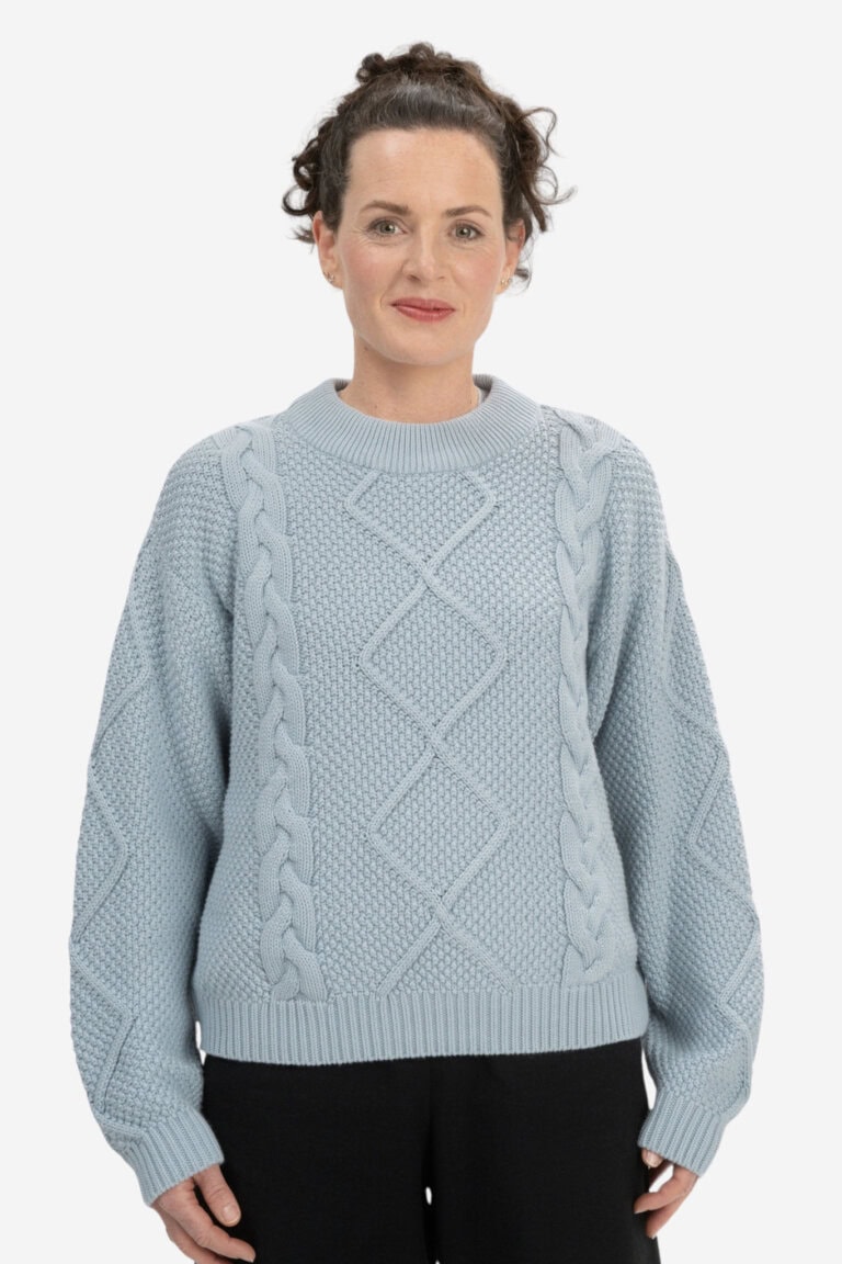 ekologisk-troja-kabelstickad-samaira-grabla-modell