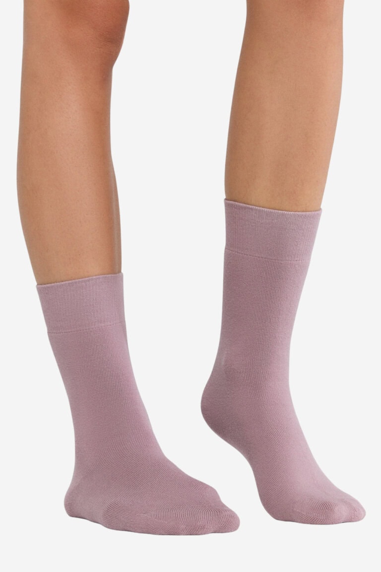 ekologiska-strumpor-frotte-unisex-blekrosa-modell